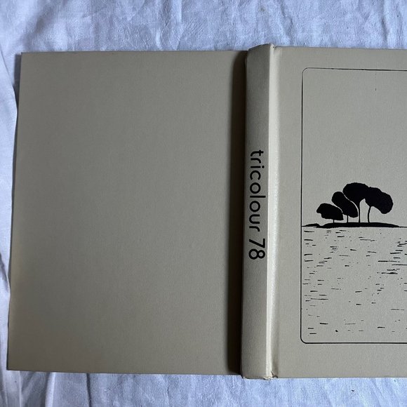 QUEEN'S UNIVERSITY TRICOLOUR Yearbook 78 1978 Mint Kingston Ontario Canada - Picture 7 of 9